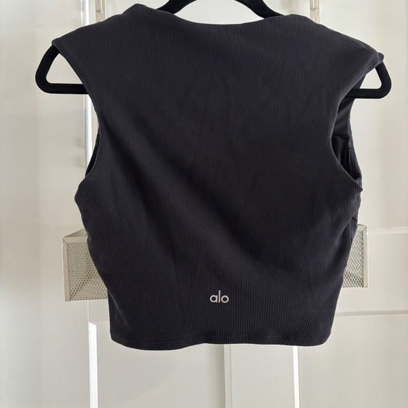 Alo Ribbed Sweetheart Short Cap Sleeve Crop Athletic Top Black Medium Workout - Picture 4 of 4